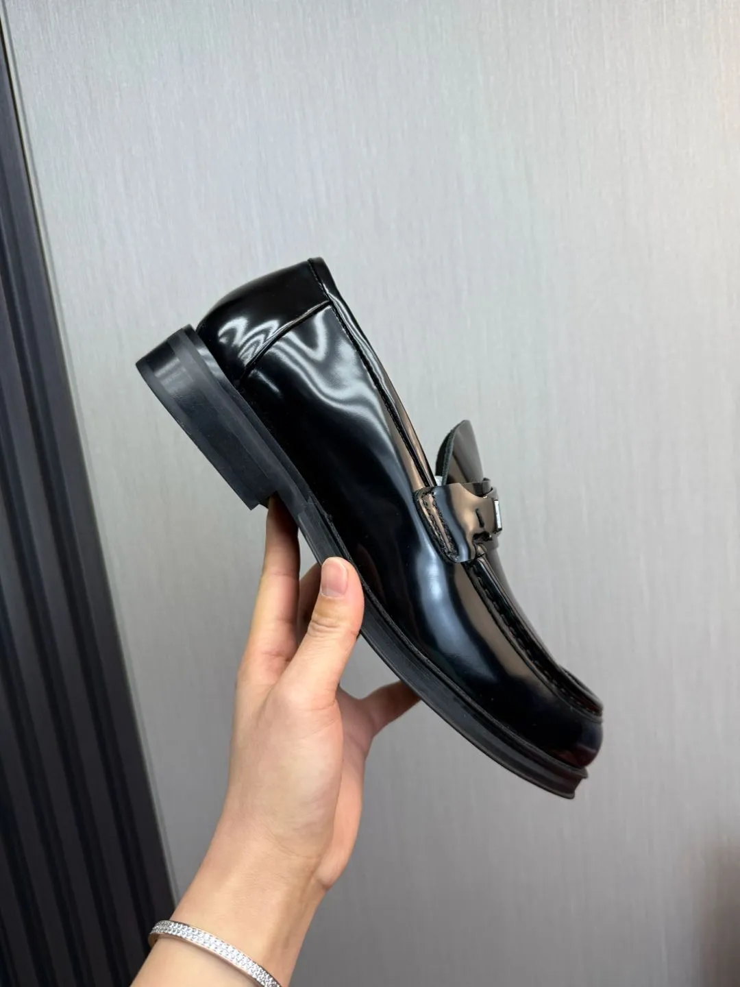 Men's shoes 💰880💰 Ferragamo. [Ferragamo] men's thick-soled loafers, the latest hot style, 1:1 original purchase quality, top quality, imported open-edge beaded cowhide leather on the upper, hand-made three-dimensional stitching highlights the round toe design, the inner foot pads are all imported cowhide, with original lightweight foam outsole, matching code 39-44, (38, 45 custom-made, non-refundable)